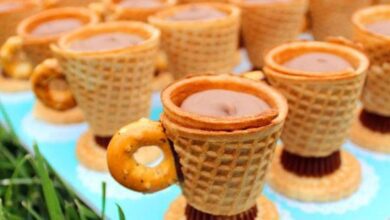 خطوات عمل كاسات الحلوى للاطفال ببسكوت الآيس كريم بالصور