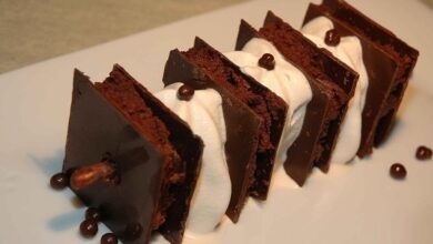 شيش طاووق الشيكولاتة بالكريمة