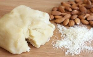 طريقة عمل عجينة اللوز