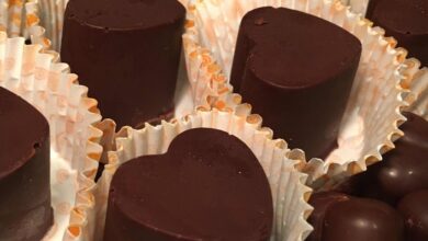 طريقة عمل علبة شوكولاتة بأشكال جميلة بالشيكولاتة الخام