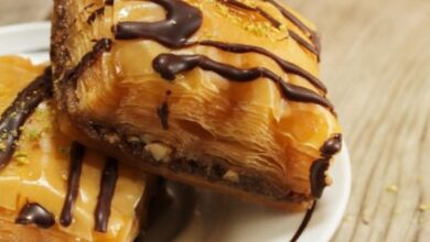 طريقة عمل البقلاوة بالشوكولاتة بطريقتين