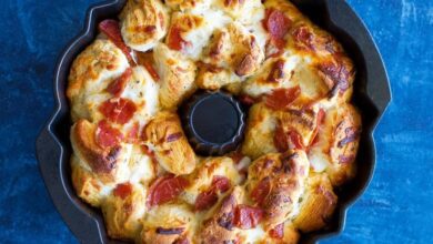 طريقة عمل خبز البيتزا السهل بطريقتين بالخطوات مصورة