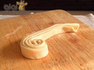 خطوات عمل الفطير بالسمن