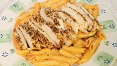 طريقة تشيكن الاجريك مع مكرونة بالصوص البرتقالي بالتفاصيل مصورة