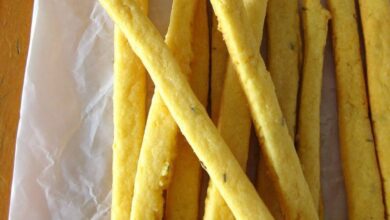 طريقة عمل اعواد الجبنة