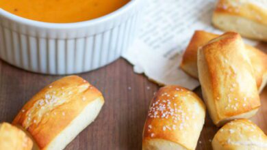 طريقة عمل لقيمات البرتيزل وصوص الجبنة بالصور