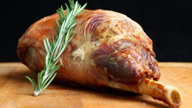 طريقة خلي الفخدة الضاني من العظم وشويها فى الفرن بالخطوات مصورة