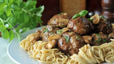 طريقة عمل كرات لحم بتلو بصلصة المشروم