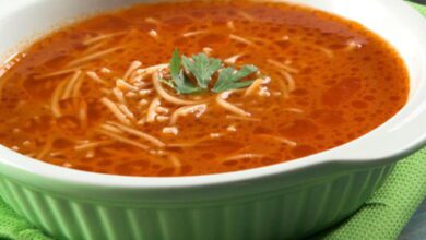 طريقة عمل شوربة الطماطم بالشعرية روعة وسهلة