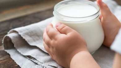 طريقة عمل الزبادي في البيت خطوة خطوة وسهل جداً